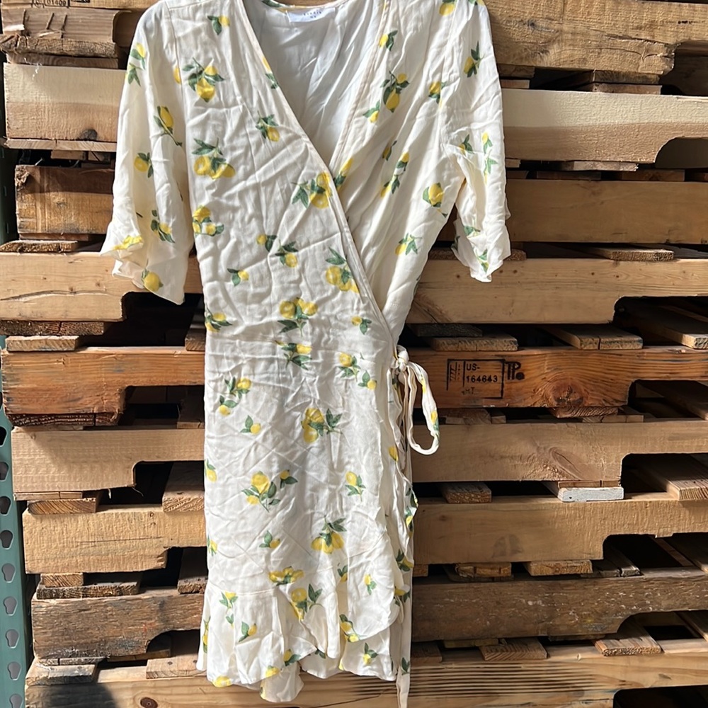 Elodie  Lemon flowy feminine wrap dress sz M